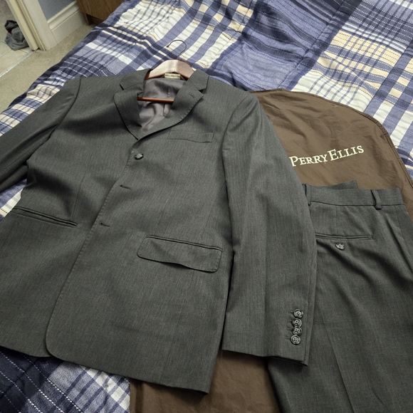 Perry Ellis 2 piece mens suit - Picture 1 of 5